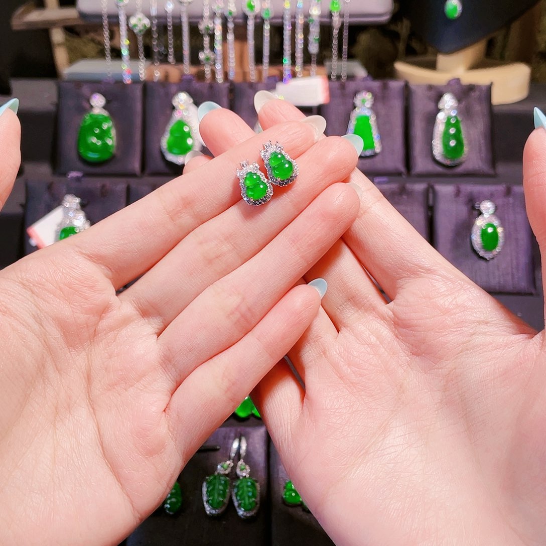 珠****翡翠银S925镶嵌耳饰葫芦