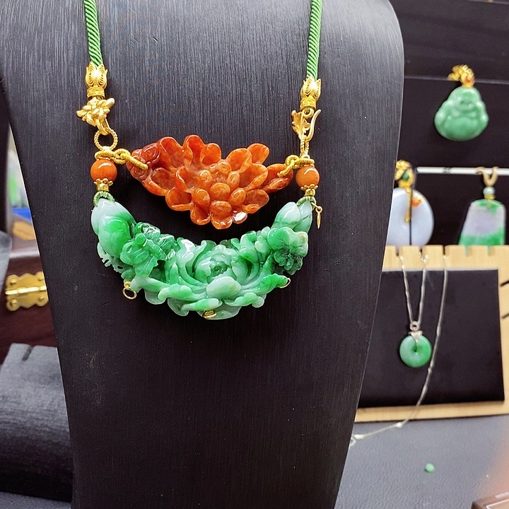 翡翠颈饰未镶嵌吊坠