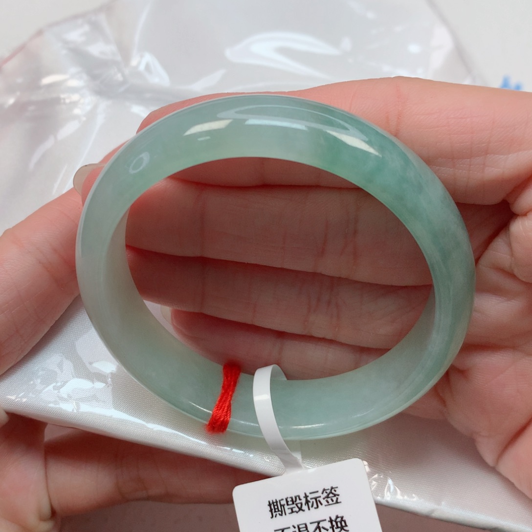 翡翠手镯未镶嵌52圈
