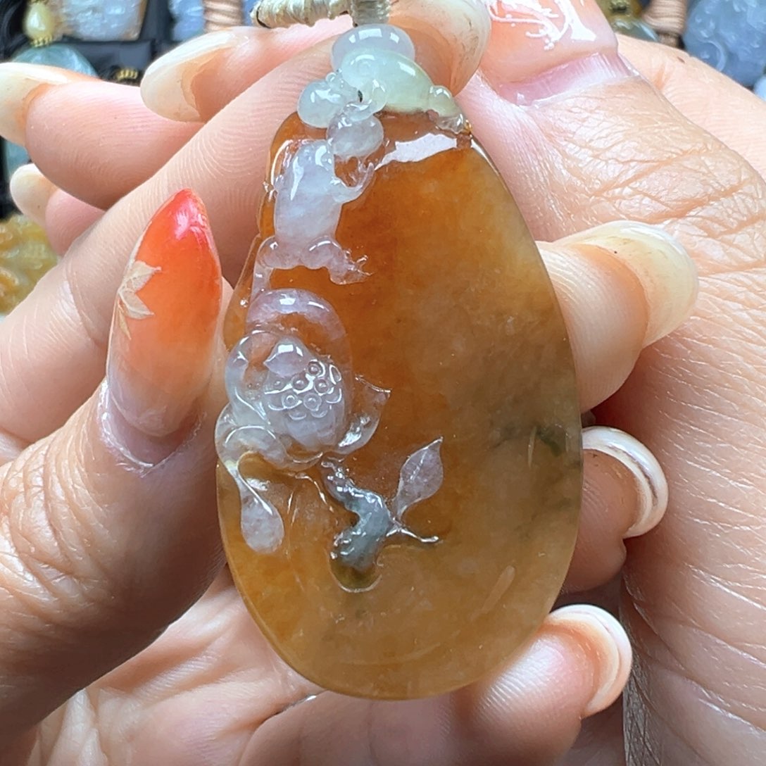 翡翠颈饰未镶嵌呱呱来米