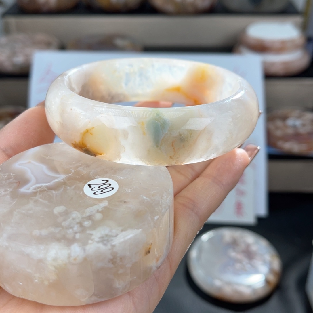 玛瑙/玉髓手镯未镶嵌60