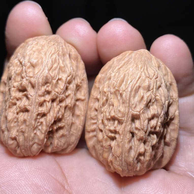 一物一图（208）：绣球狮子头异形 尺寸边31肚30高40