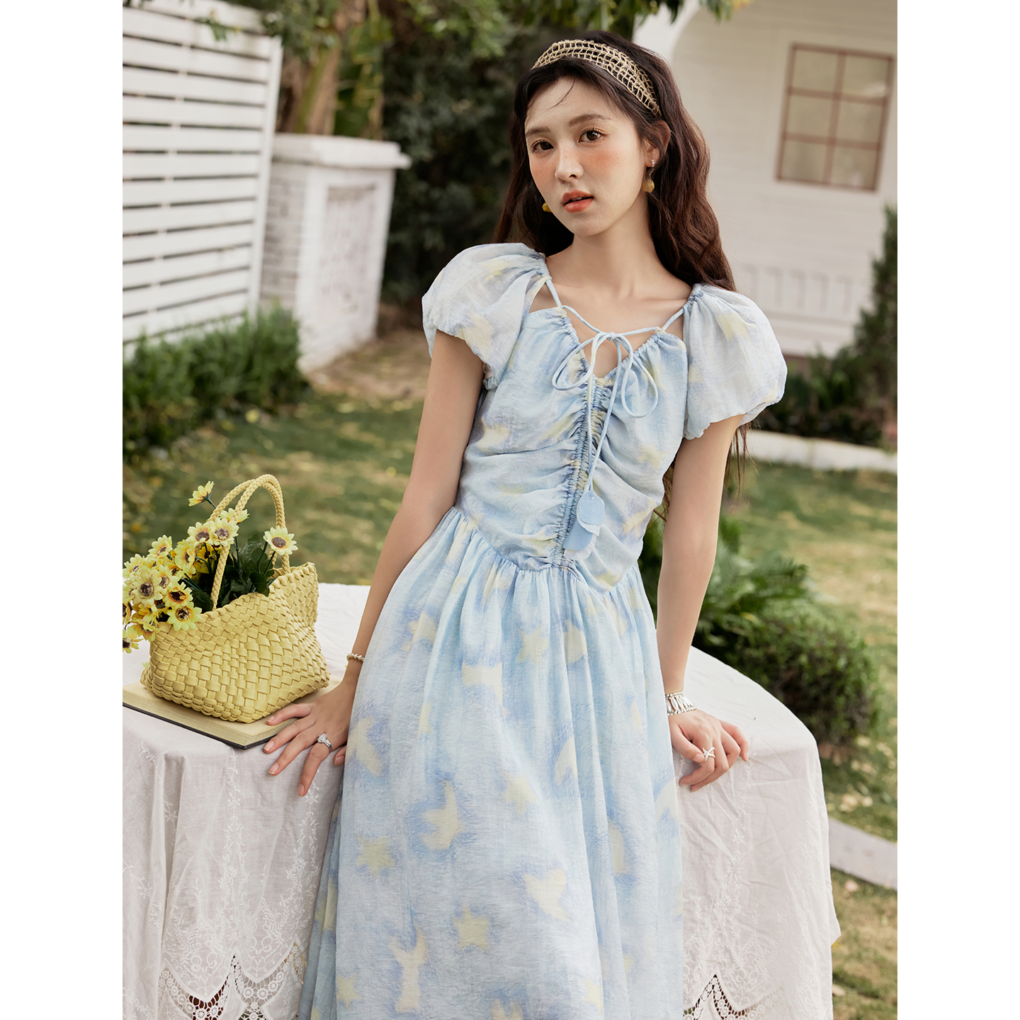 【诗语专属】谜秀冰蓝绣花系带连衣裙度假风透气显瘦长裙MXE34L2227