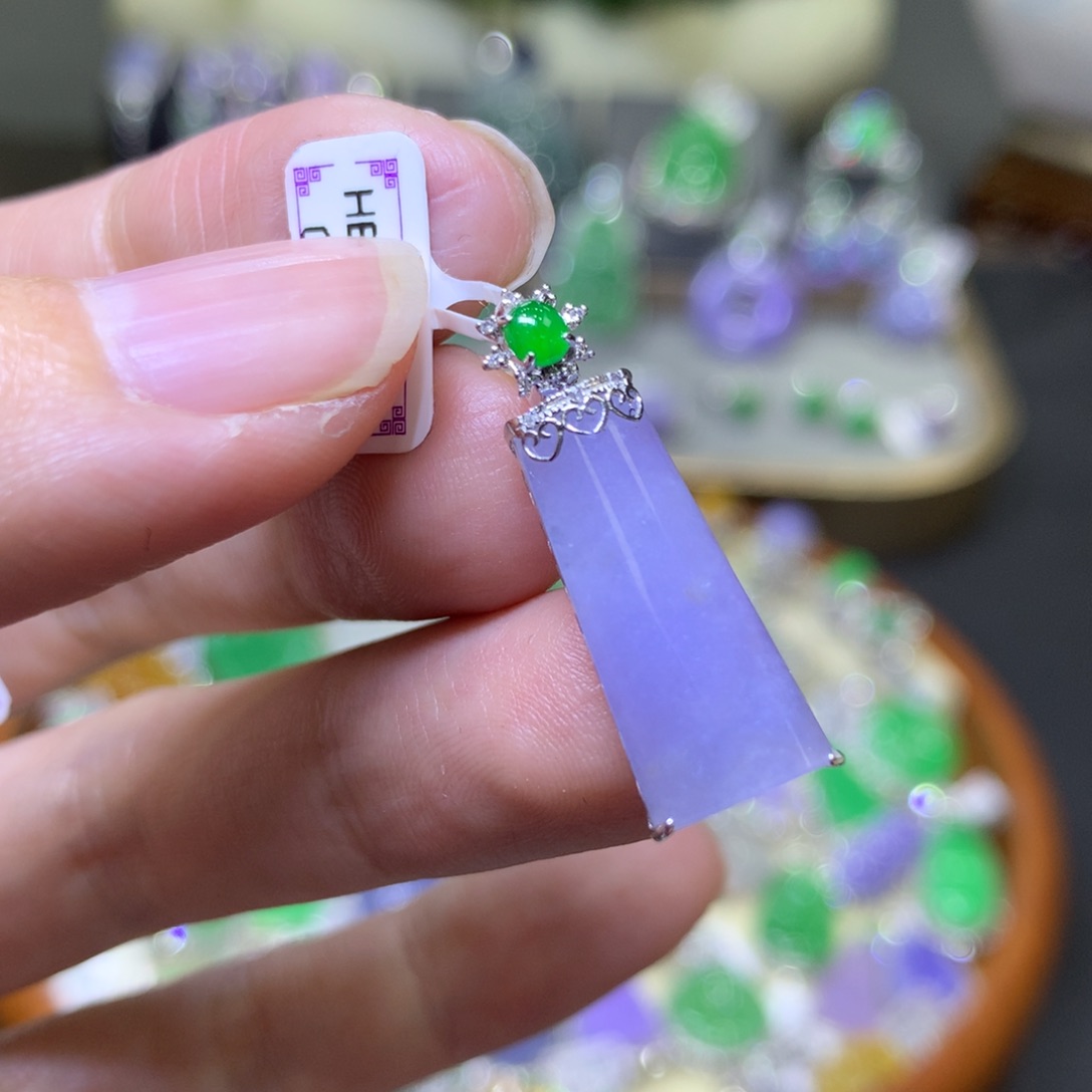 【闪购商品】翡翠颈饰18K金镶嵌翡翠吊坠项链