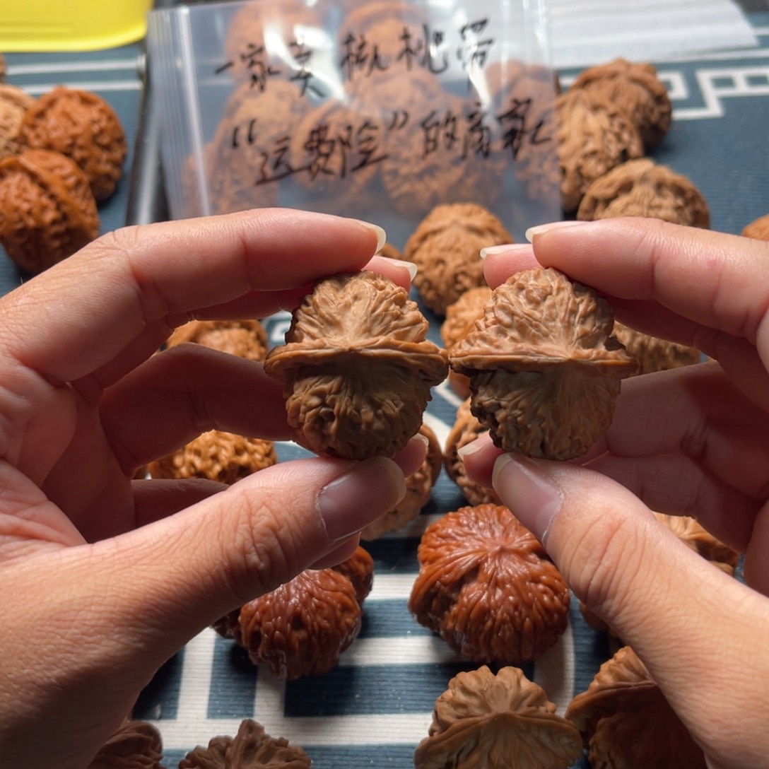 文玩核桃吊坠35金锭