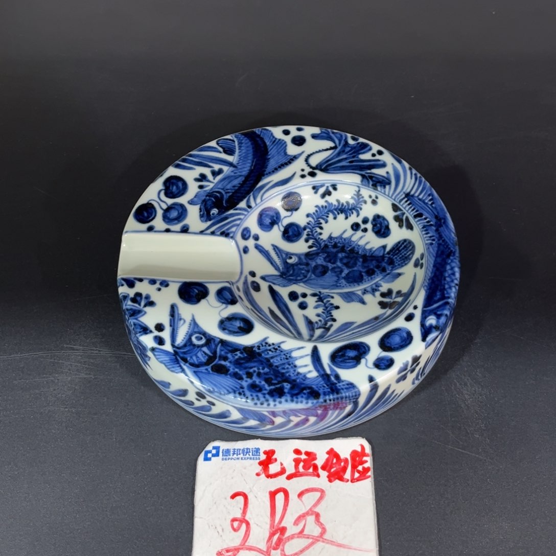 手绘仿元鱼藻烟灰缸