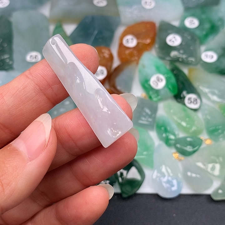 翡翠未镶嵌颈饰随型