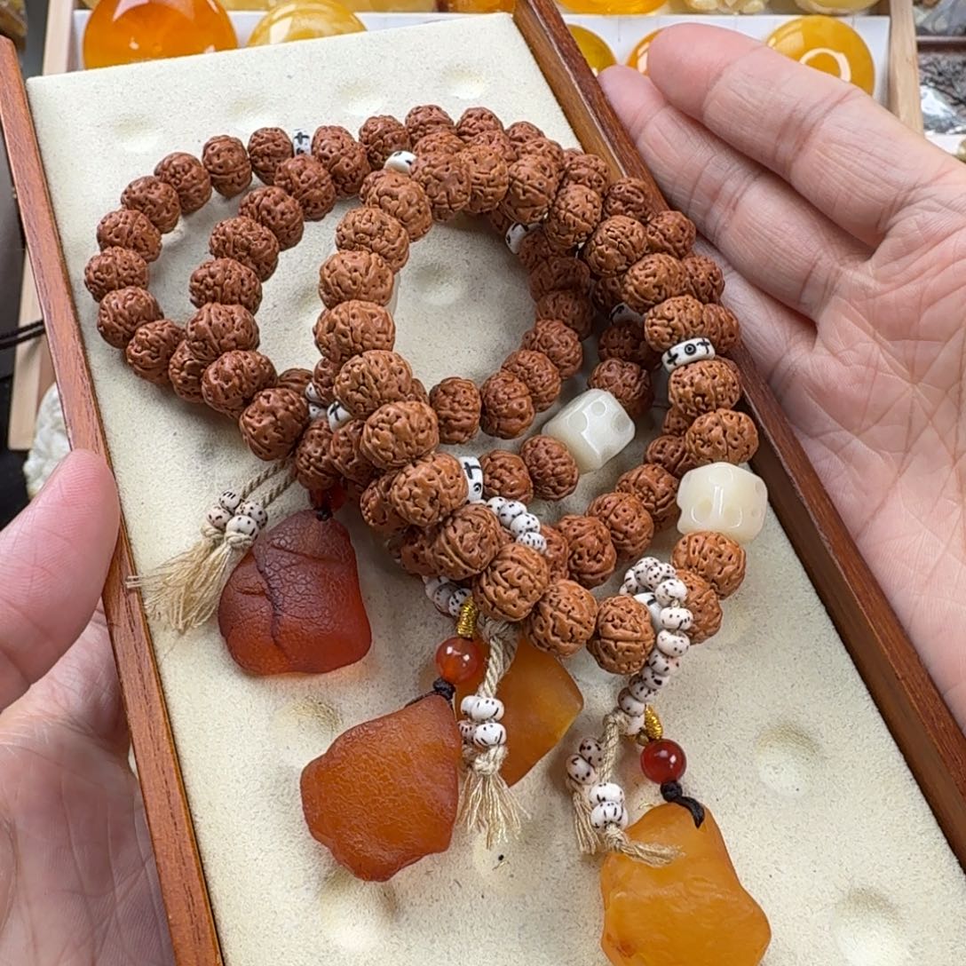 吊坠未镶嵌菩提蜜蜡原石多样性发其一