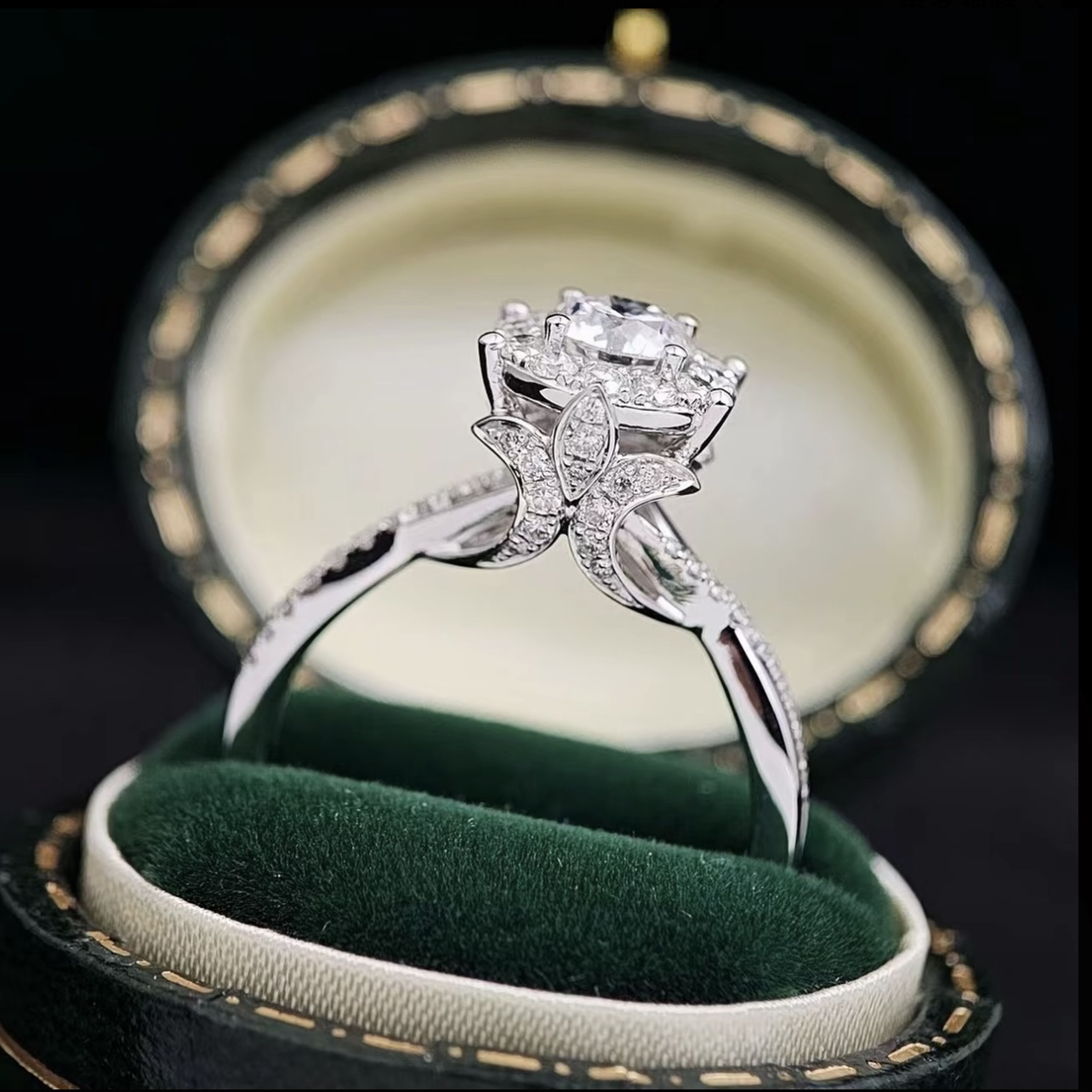 925银莫桑石戒指 【王室庄园】正品时尚轻奢莫桑结婚钻戒合成碳硅石