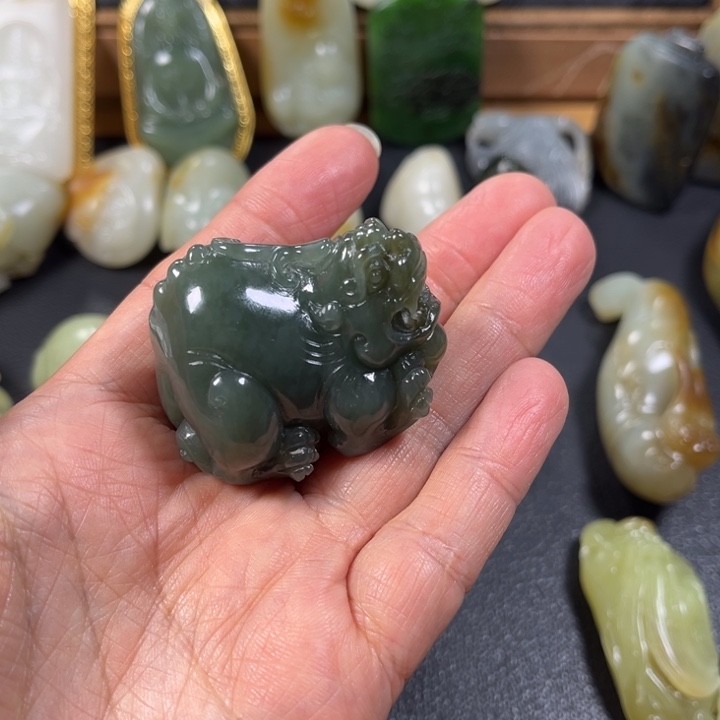 和田玉未镶嵌把件