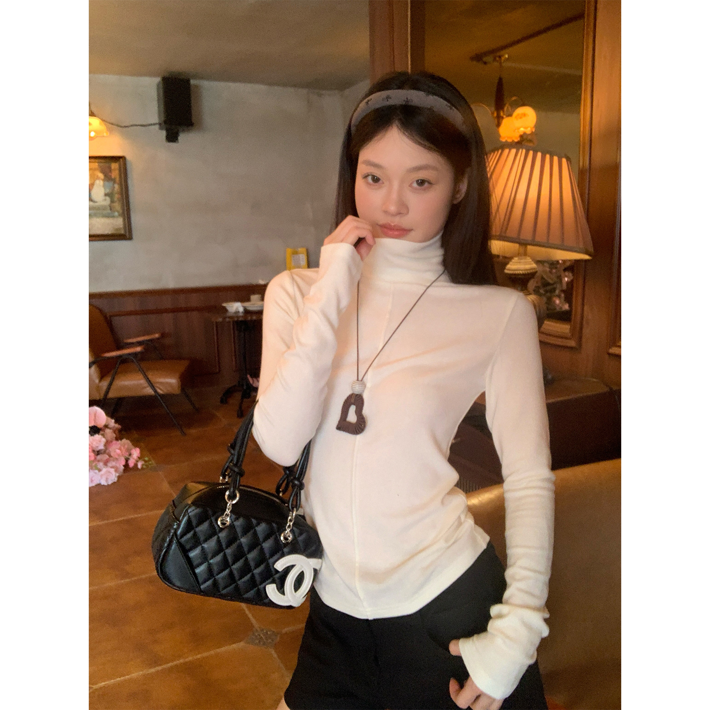 宋正恩11/24 10:00AM上新【米白弹力修身高领长袖打底衫T恤】ZE1861