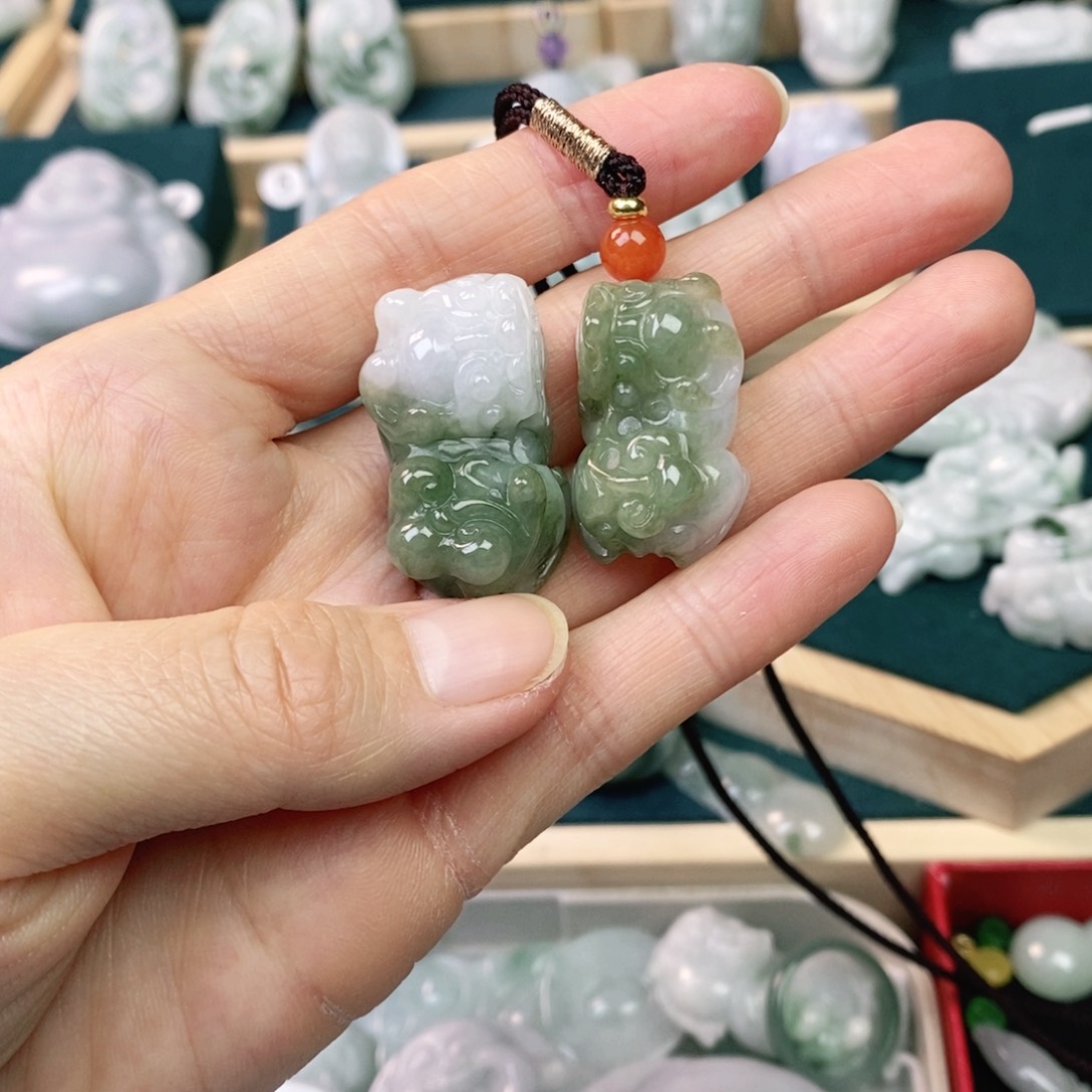 翡翠颈饰未镶嵌貔貅 多样发货发其一