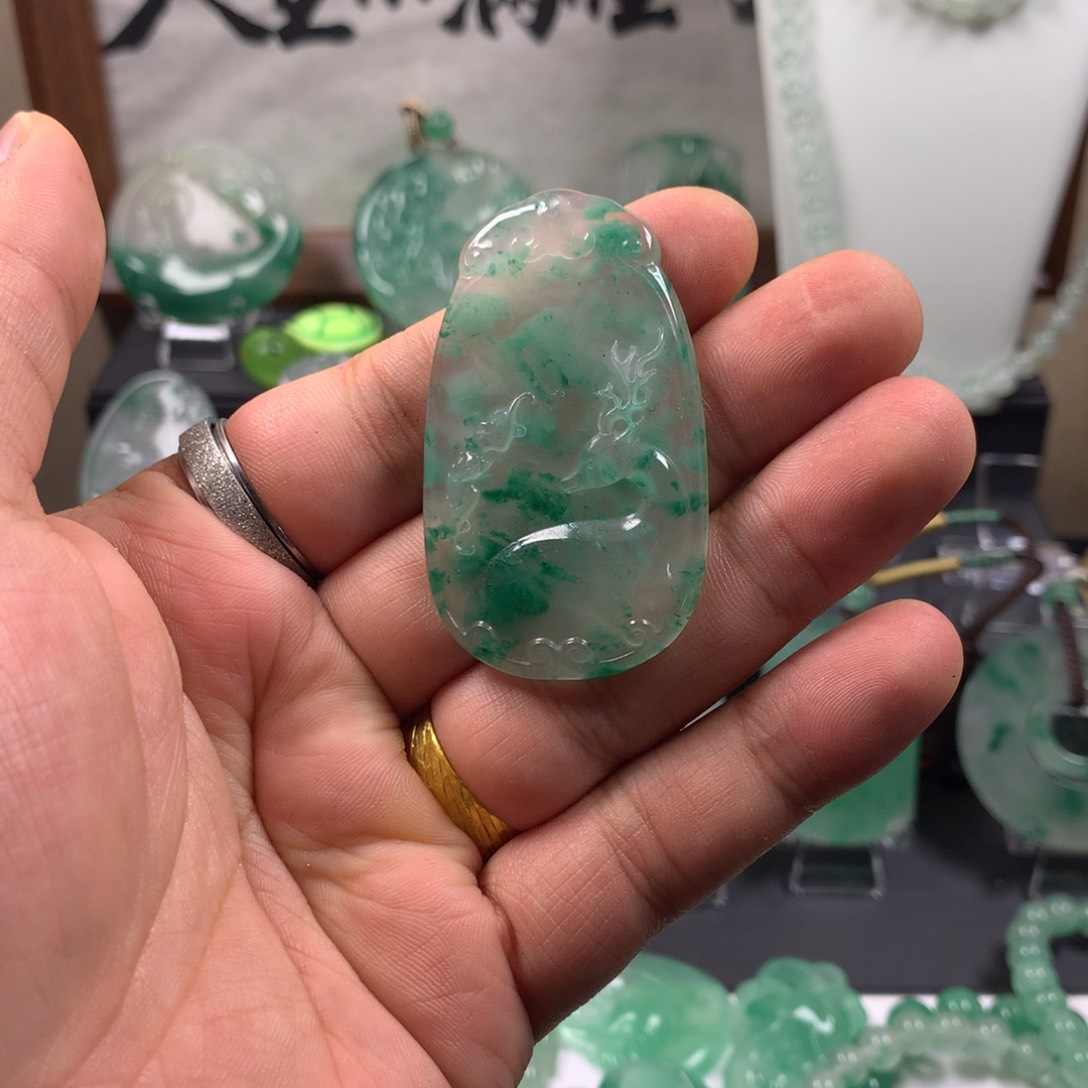 石英质玉未镶嵌吊坠(赠链)