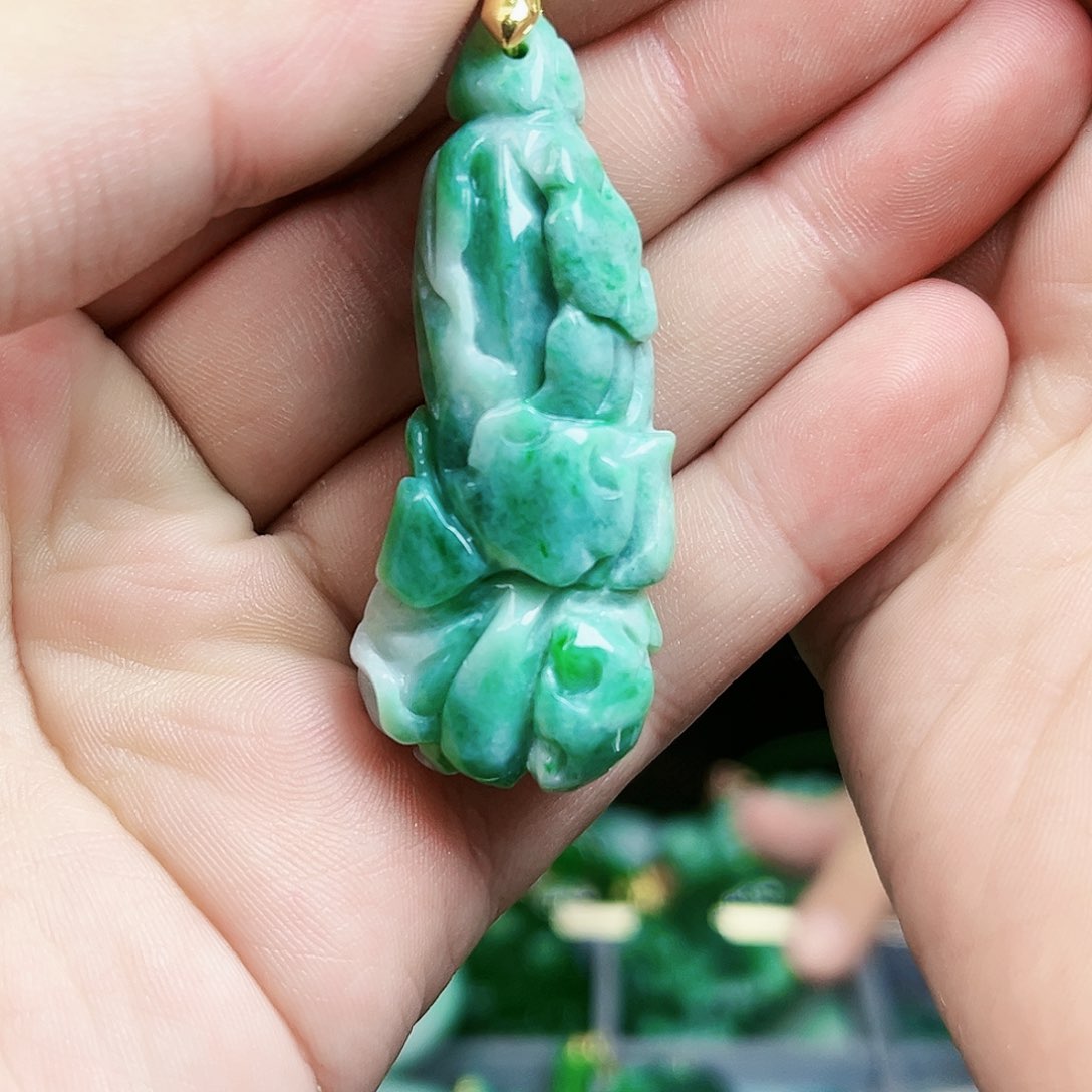翡翠颈饰未镶嵌吊坠