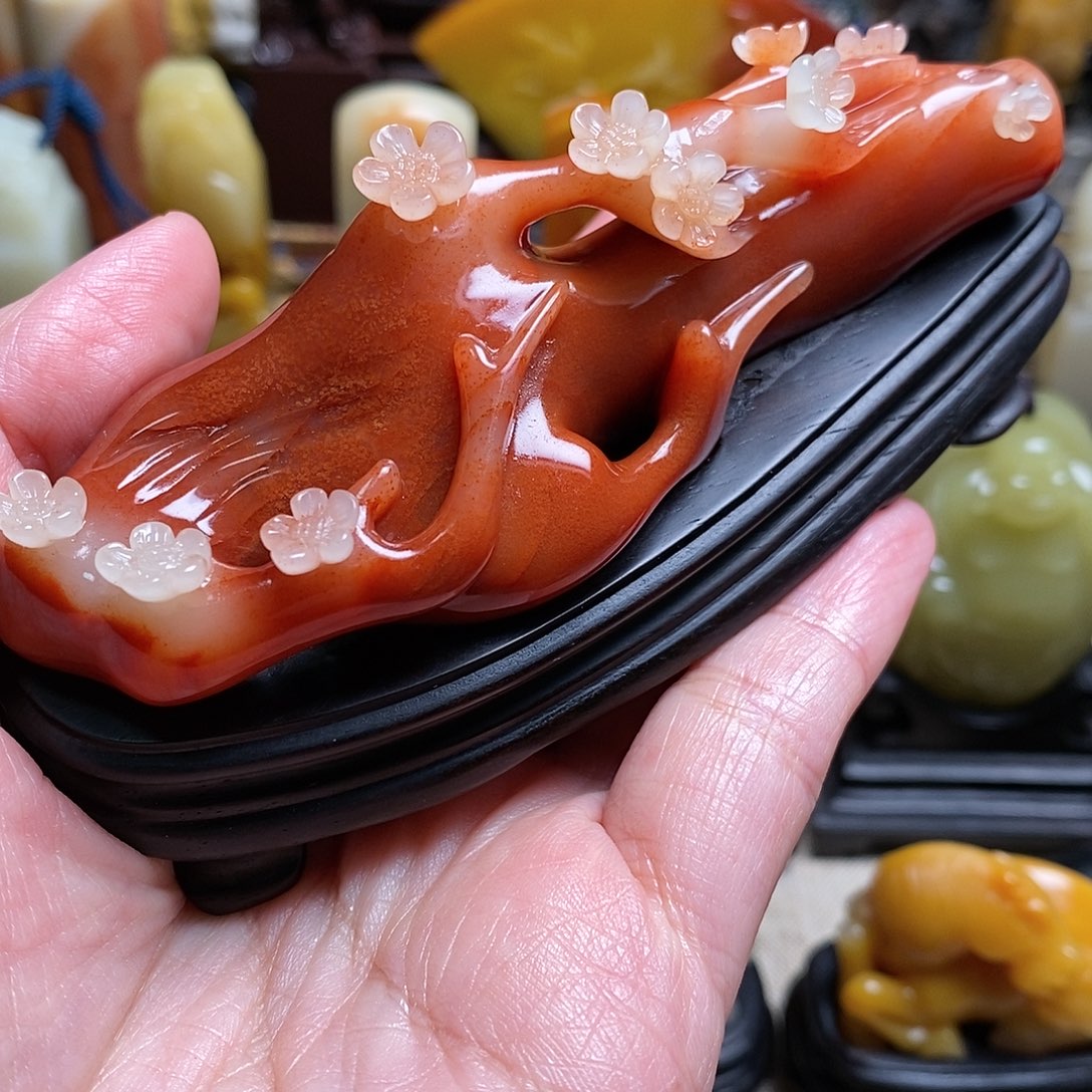 寿山石白*结晶蜡烛红芙蓉石摆件