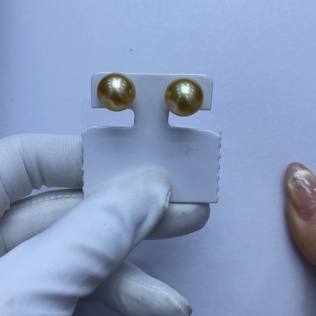 海水珍珠耳饰18K金镶嵌10到11点位