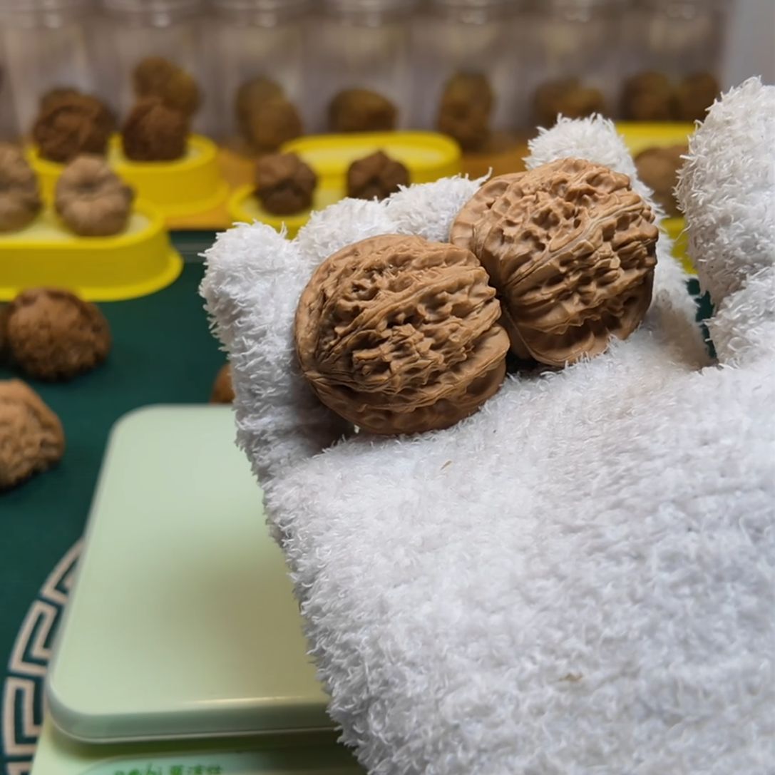 阿***大文玩核桃吊坠全品无修白狮子