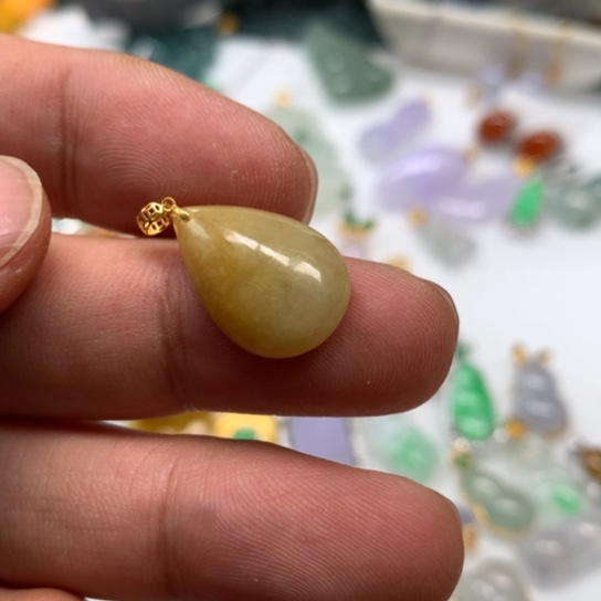 翡翠颈饰未镶嵌翡翠