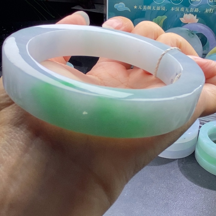 定制翡翠未镶嵌胶润甜阳绿56-58