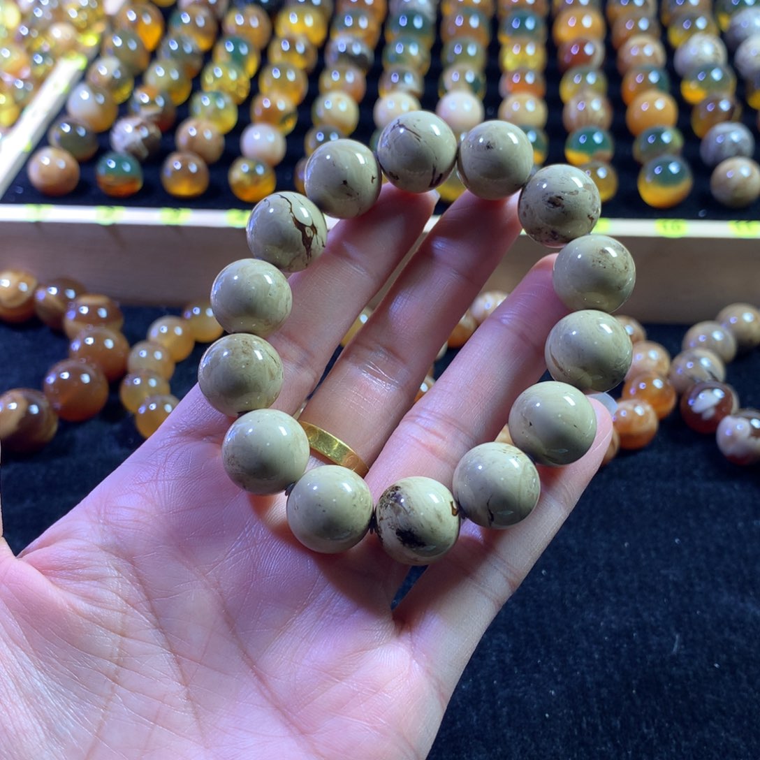 琥珀未镶嵌裸石油白根串