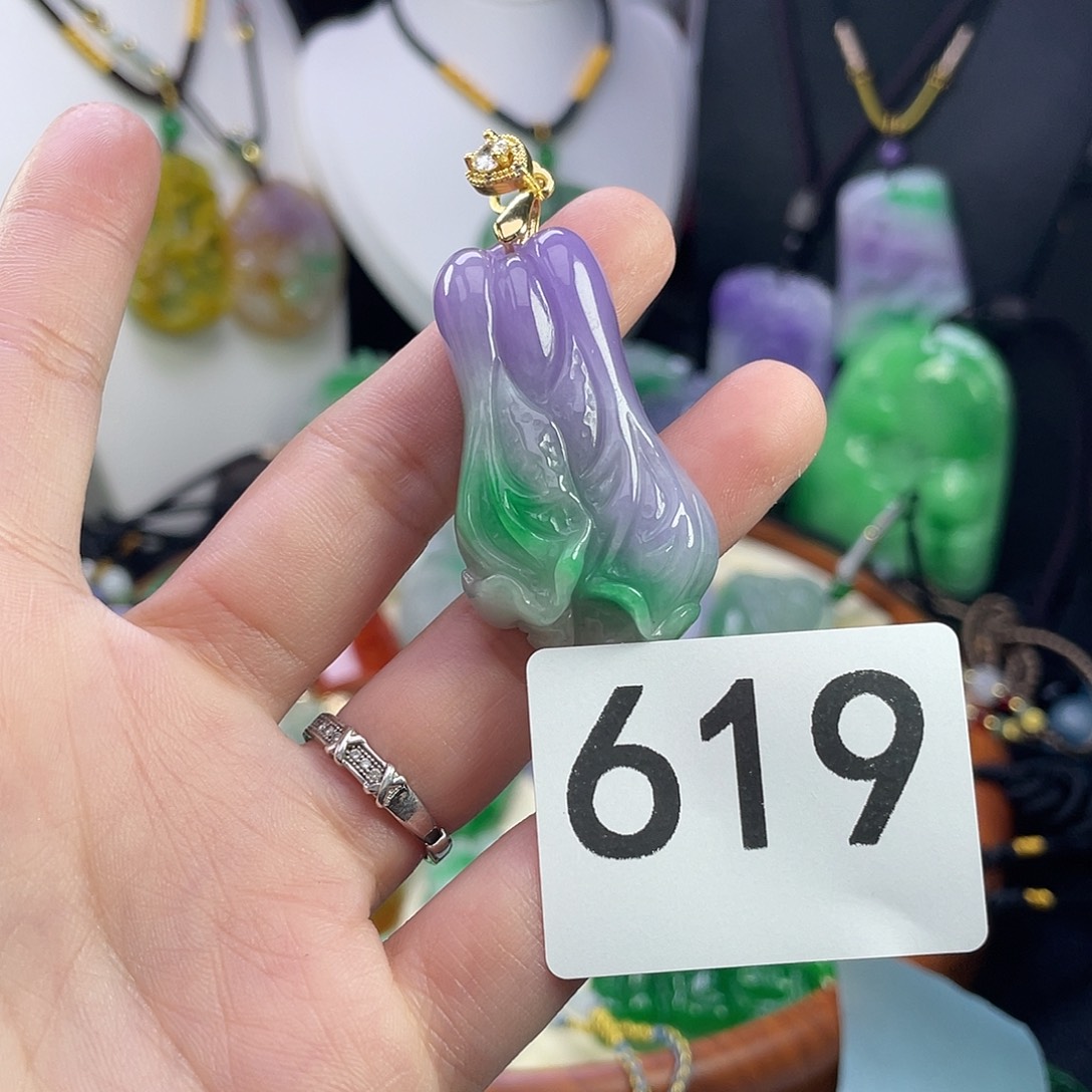 翡翠未镶嵌吊坠(赠链)