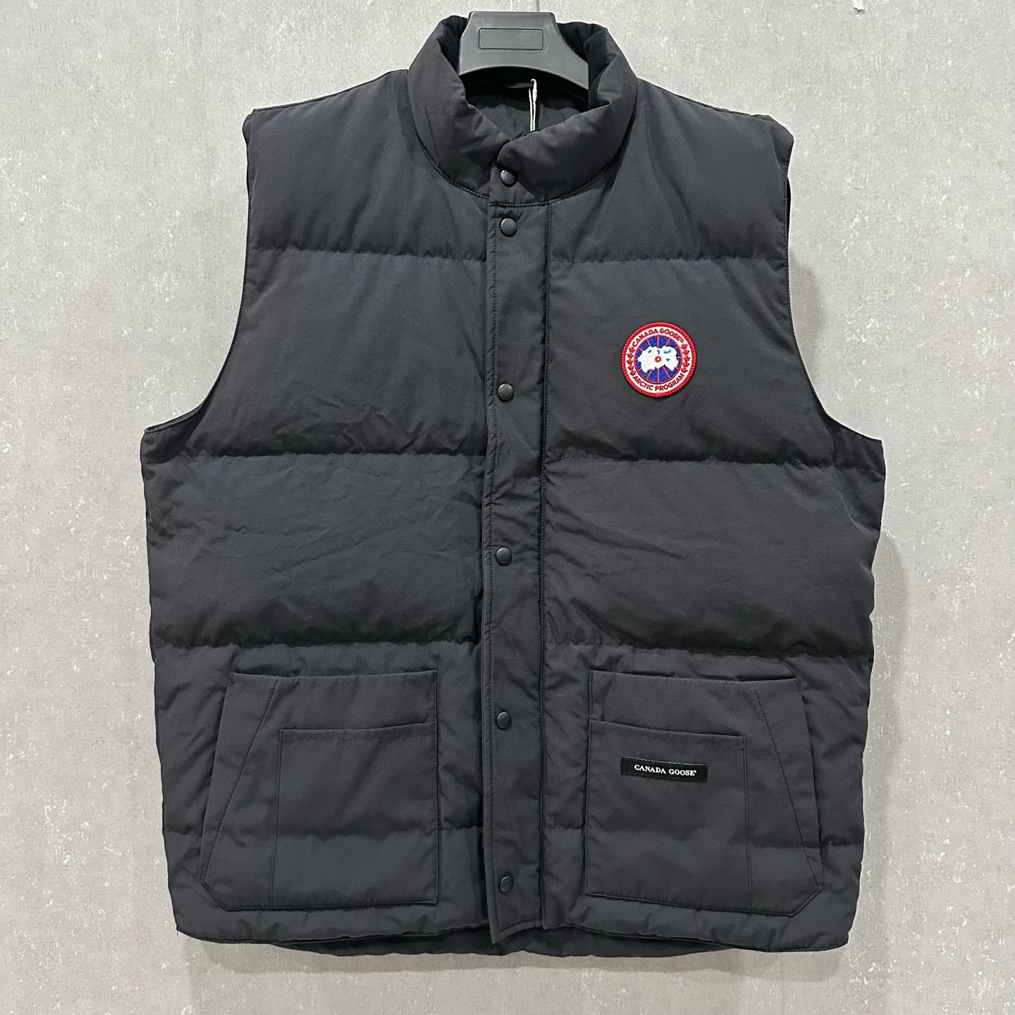 99新 CANADA GOOSE 刺绣logo标羽绒服马甲2XL码/005756