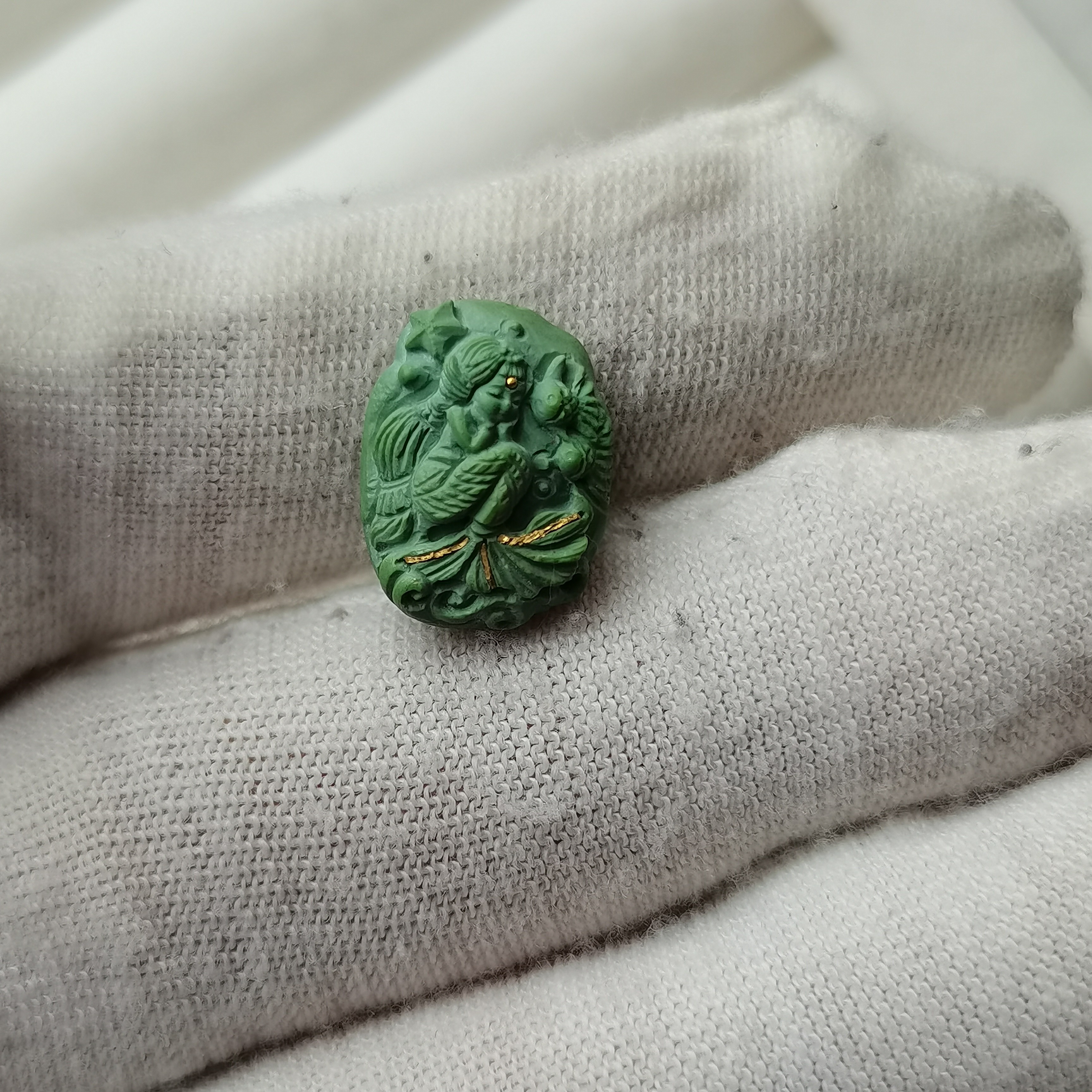 湖北原矿绿松石美人鱼海豚牌，尺寸14.7*11.2*8.1，武汉中地大质检