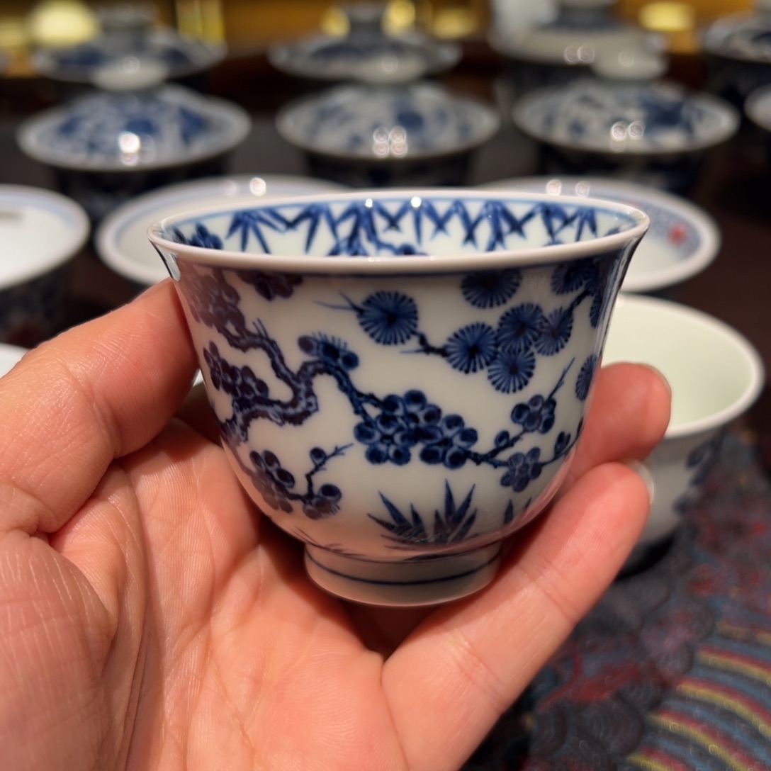 陶精品青花松竹梅铃铛杯口径约7.3厘米