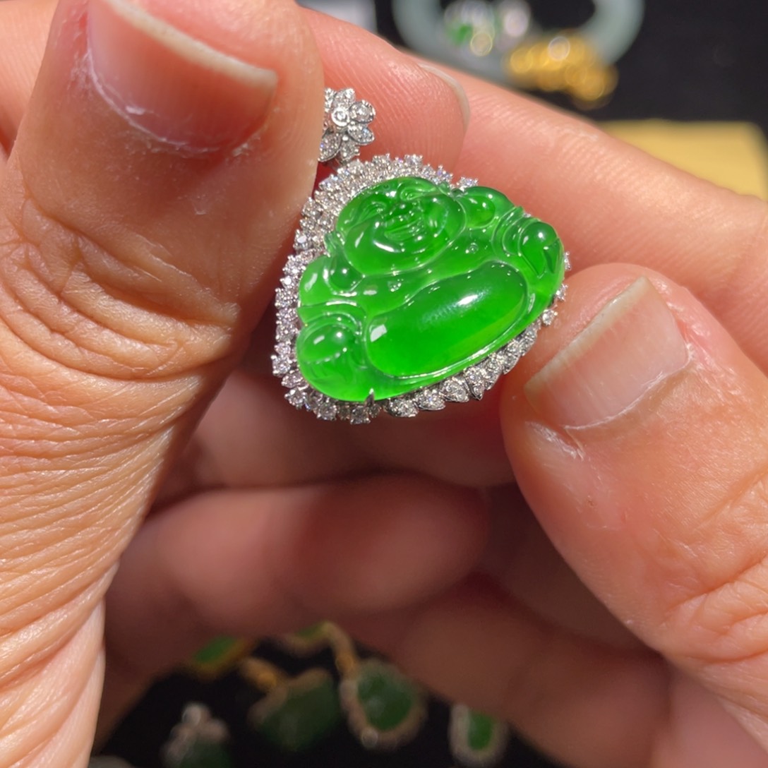 翡翠18K金镶嵌颈饰翡翠