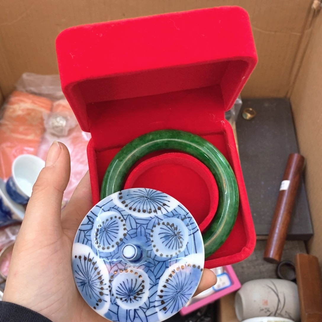 瓷片不会哈哈哈哈哈哈 