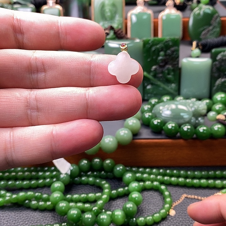 和田玉18K金镶嵌颈饰