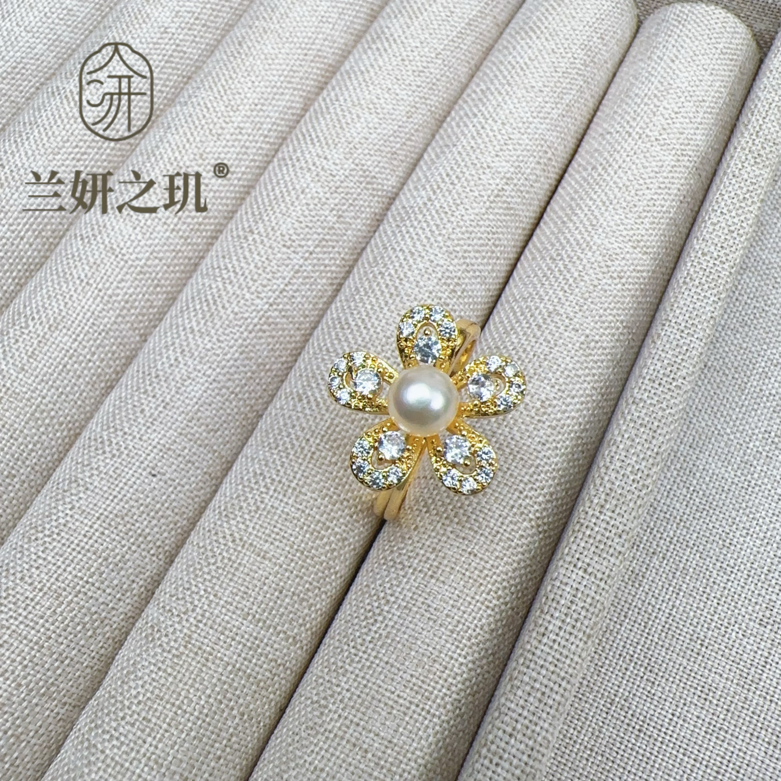 6mm淡水珍珠锆石五瓣花戒指 轻奢精致时尚珍珠开口戒 8319