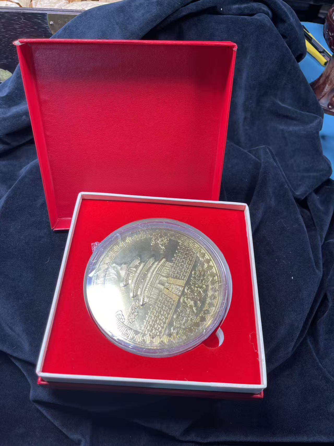 红色盒斤饼特色摆件