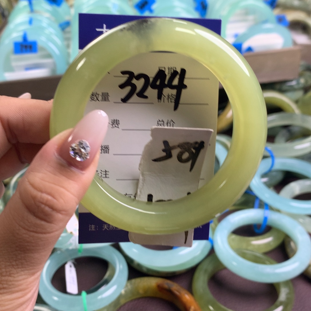 蛇纹石玉未镶嵌手镯3244