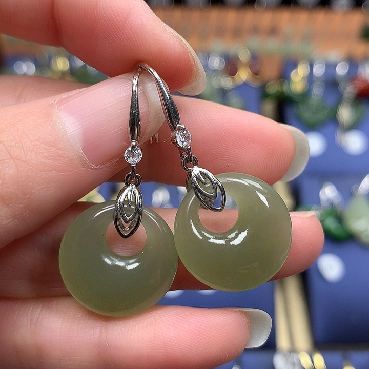 和田玉银S925镶嵌耳饰平安扣17.6左右晴水色