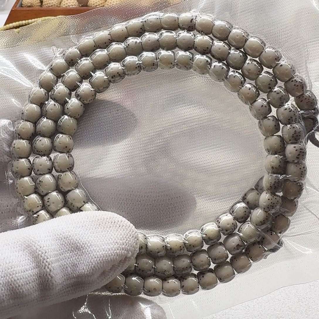 星月菩提吊坠122梵天绿包白大眼睛通体7左右108
