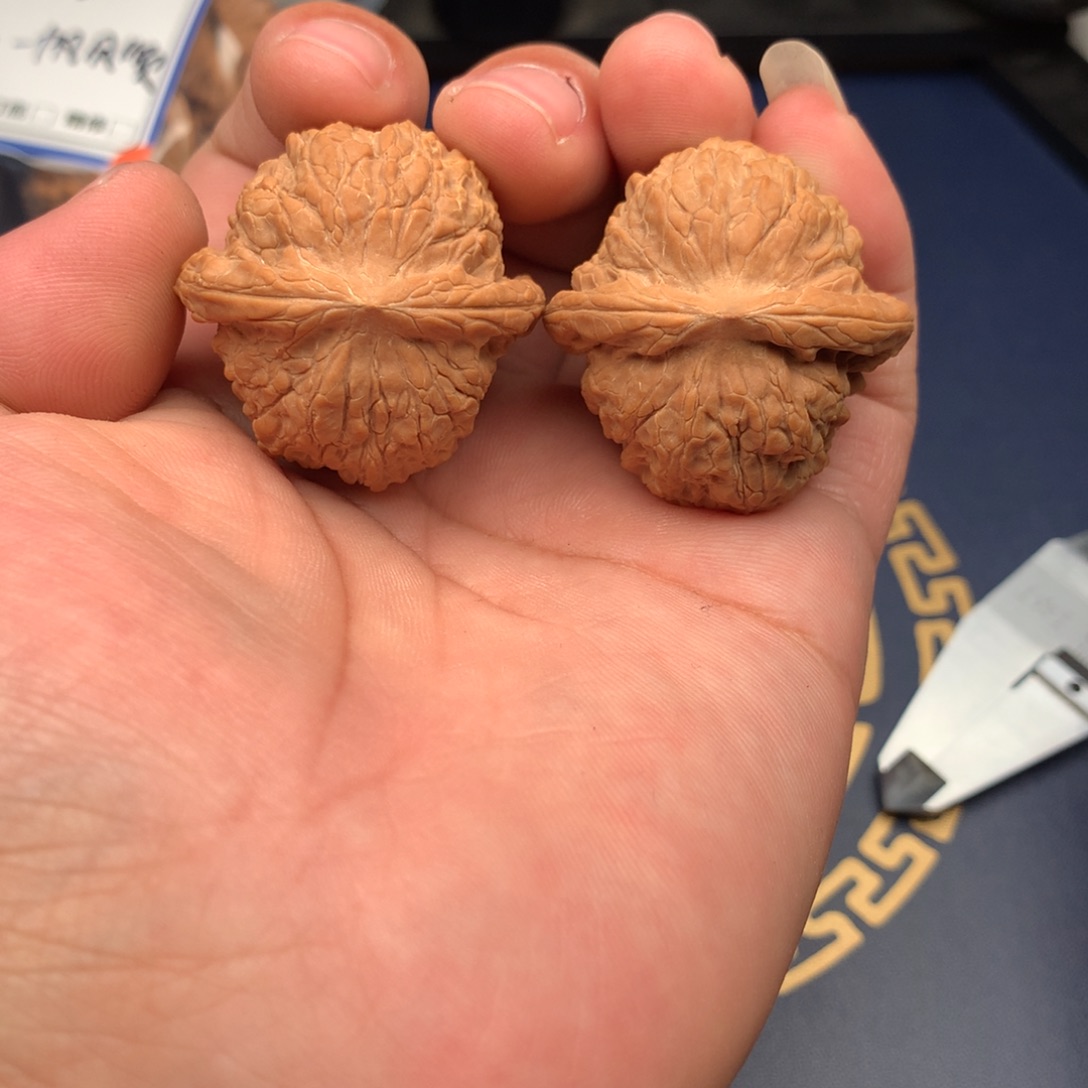 文玩核桃把件37血麒麟110