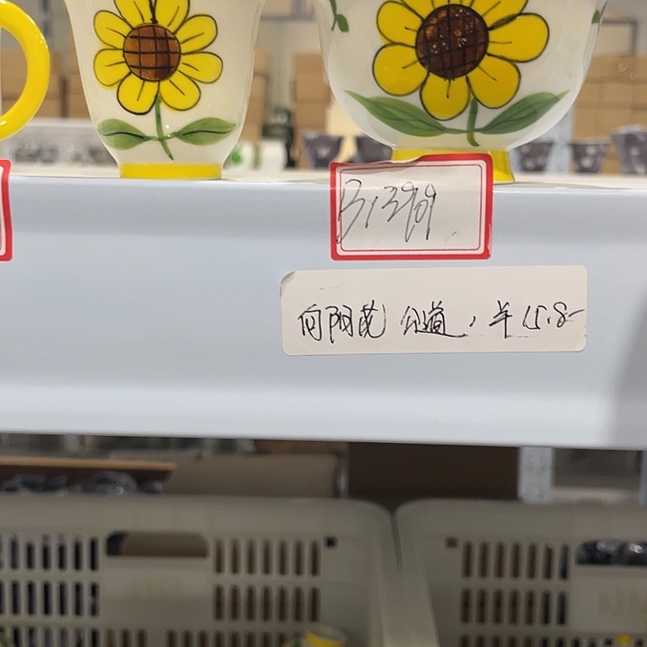 扭扭捏捏。    扭扭捏捏那你呢