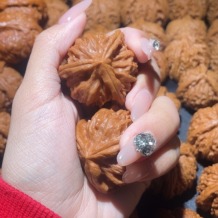 东***k文玩核桃吊坠小妹三棱