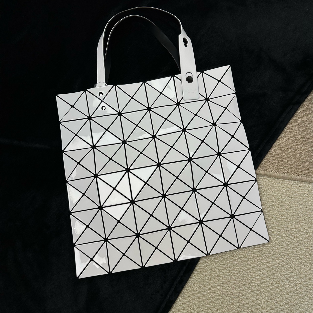 95新 Issey Miyake/三宅一生 【文子姐专属】F939/白色手提包/FB