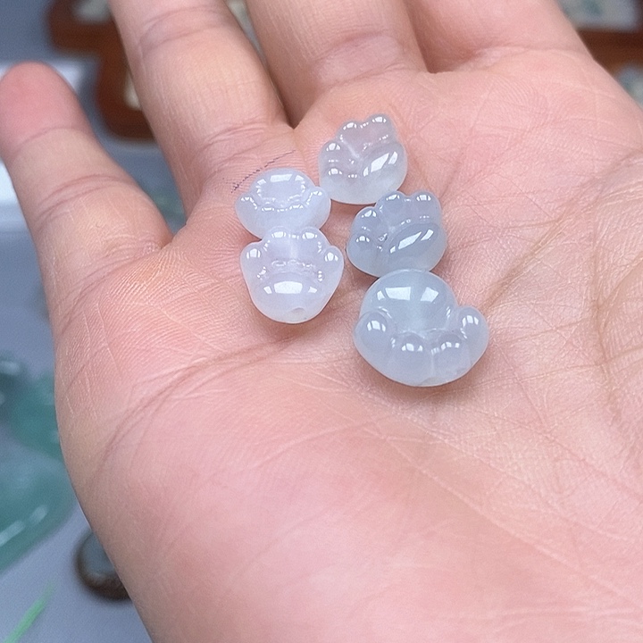 翡翠颈饰未镶嵌30一个