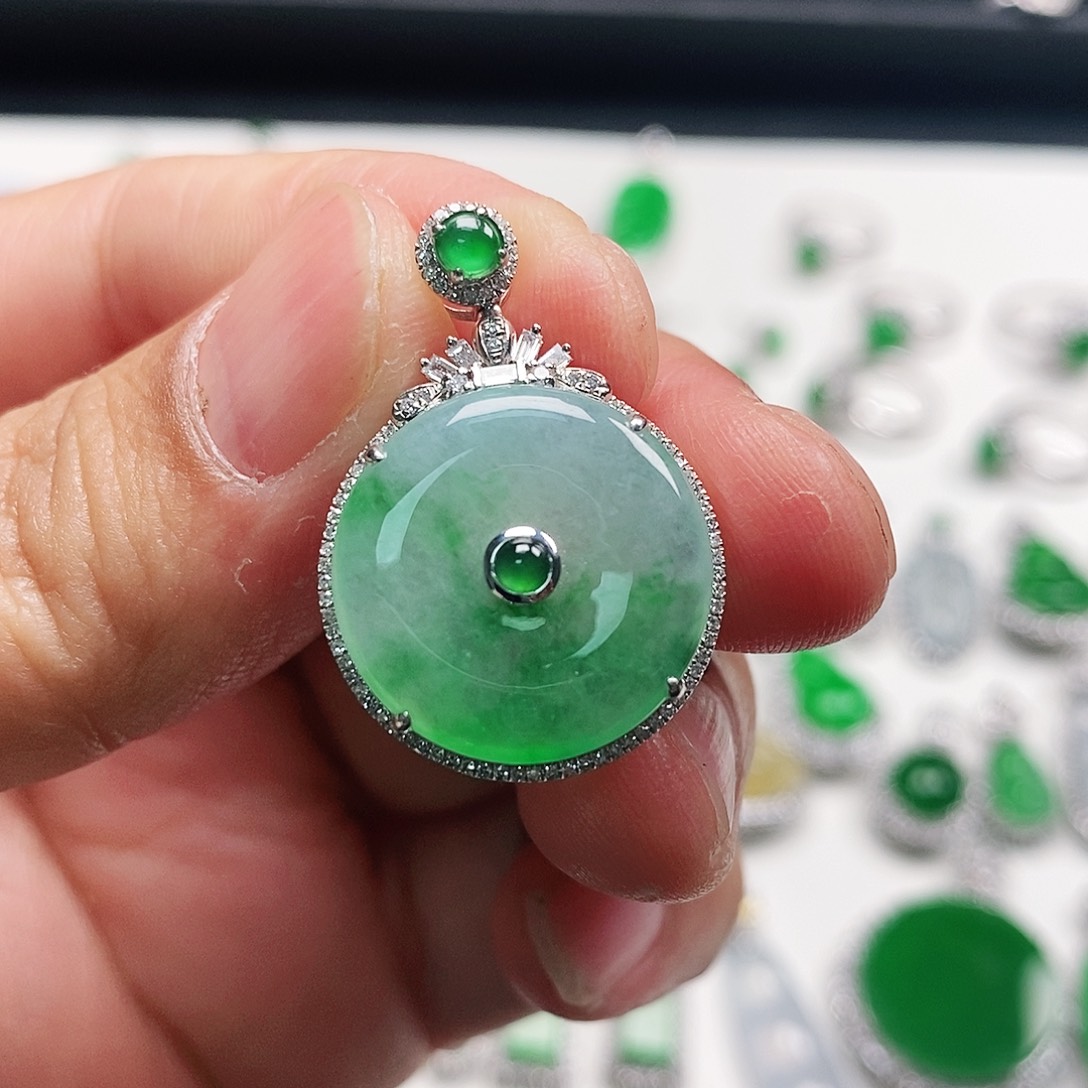 翡翠颈饰18K金镶嵌天然缅甸翡翠A货