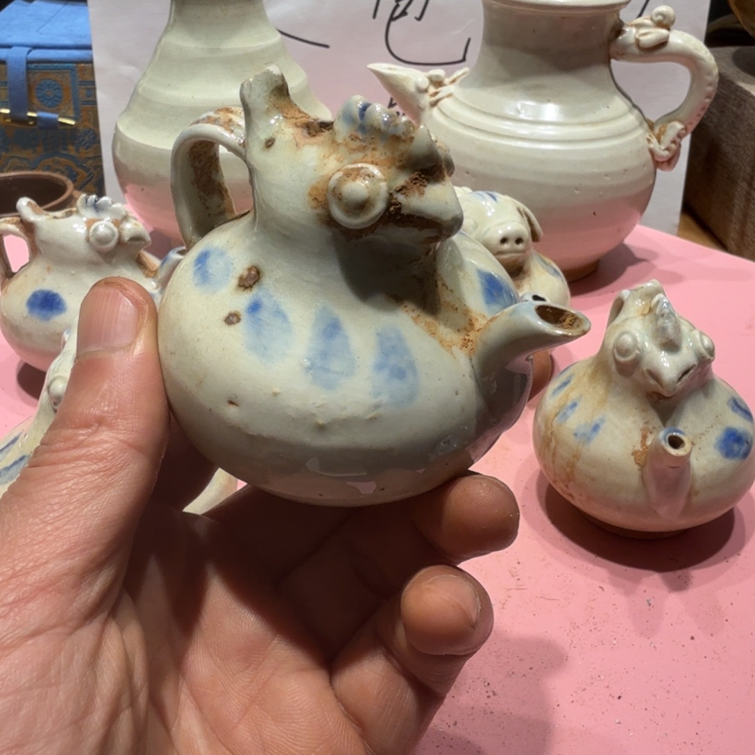 陶其他漂亮的小瓷瓶子