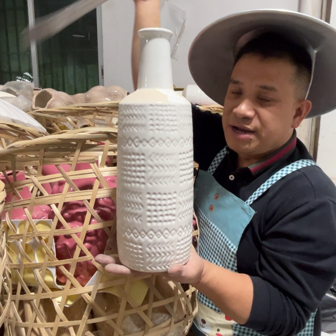 摆件99 号高中低温陶瓷瓶（部分微瑕）