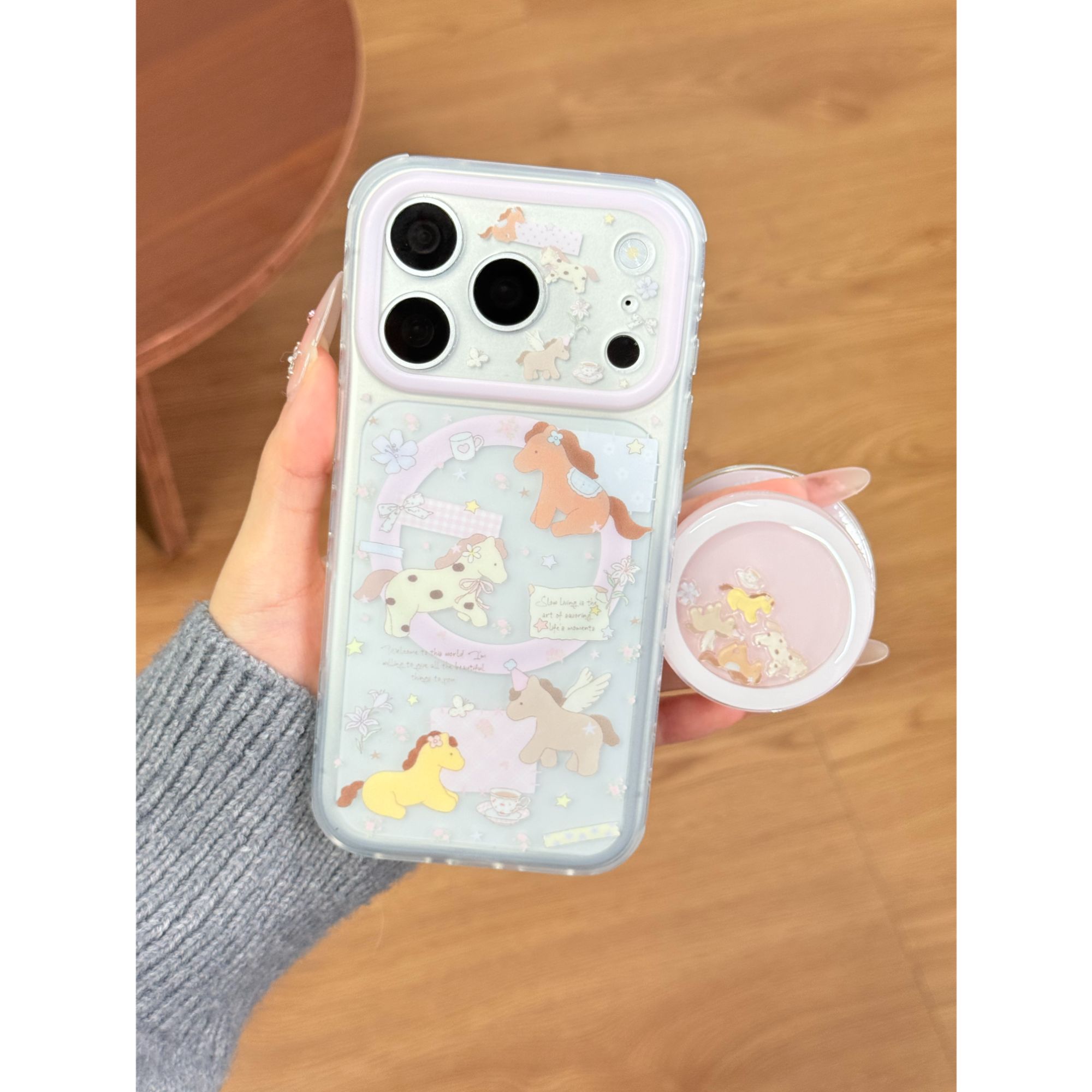 花束斑点翅膀小马磨砂磁吸支架手机壳适用iPhone17promax包相机键
