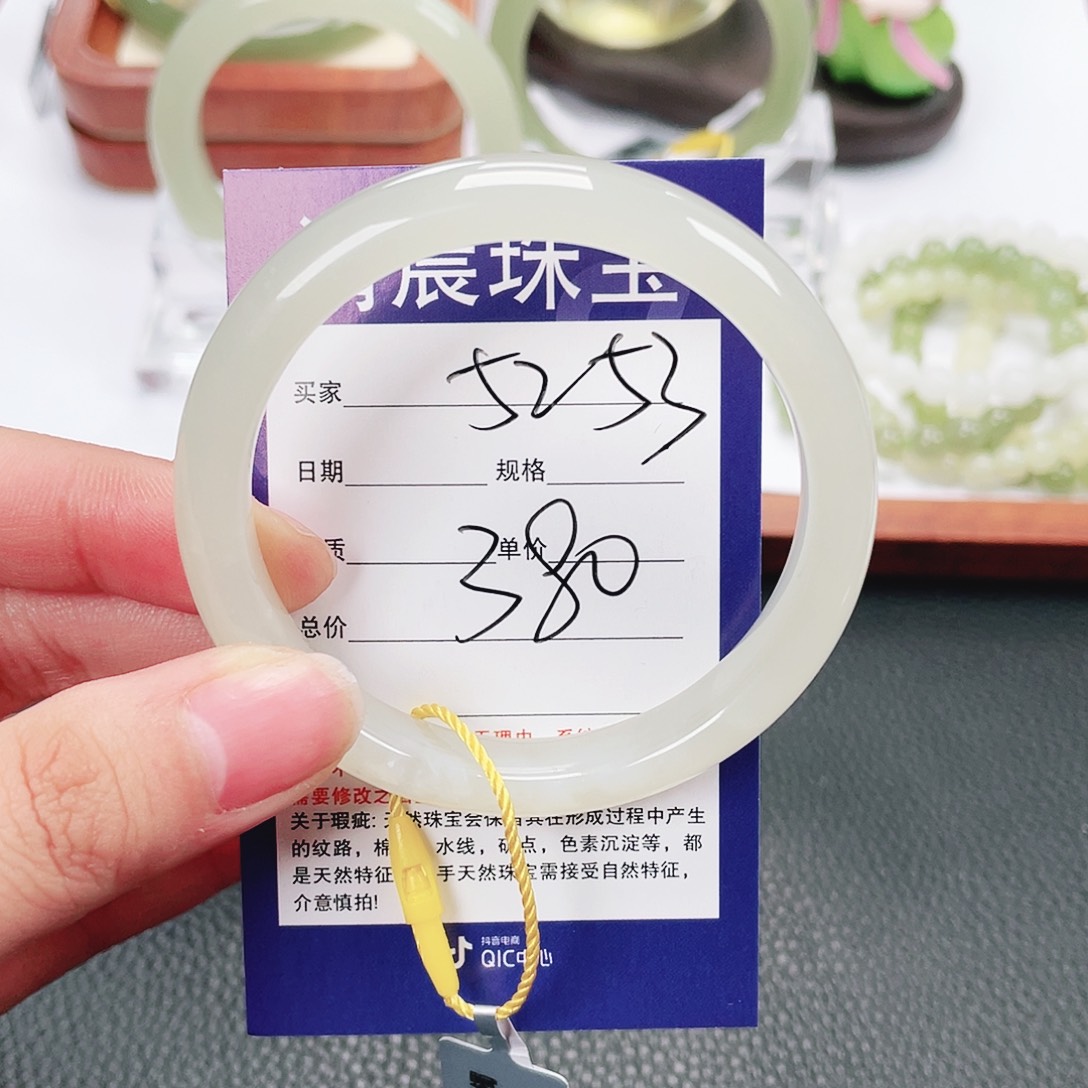 和田玉未镶嵌手镯