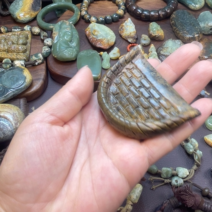 和田玉未镶嵌珠宝半成品