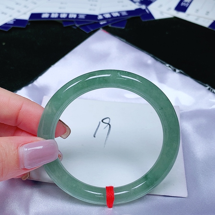 翡翠手镯（圆镯）未镶嵌