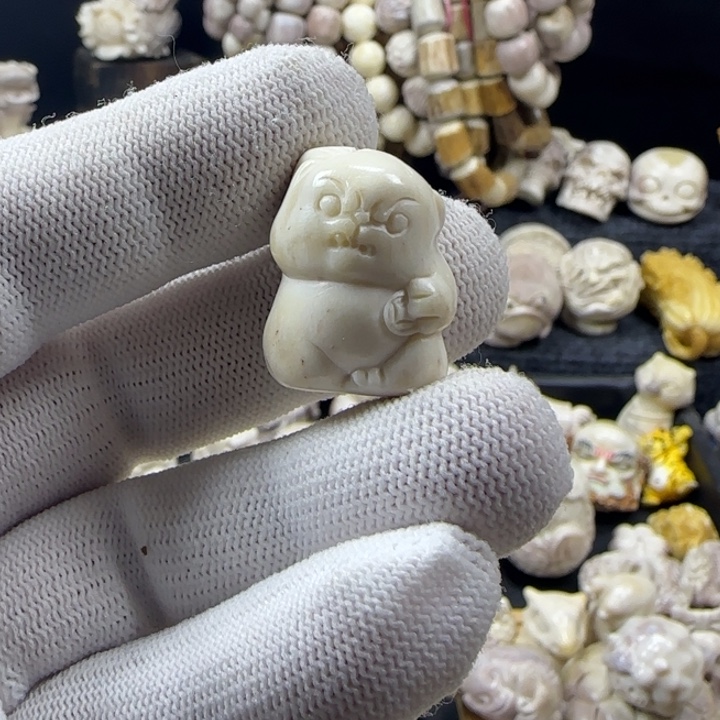 非金属配饰鹿角雕刻老虎