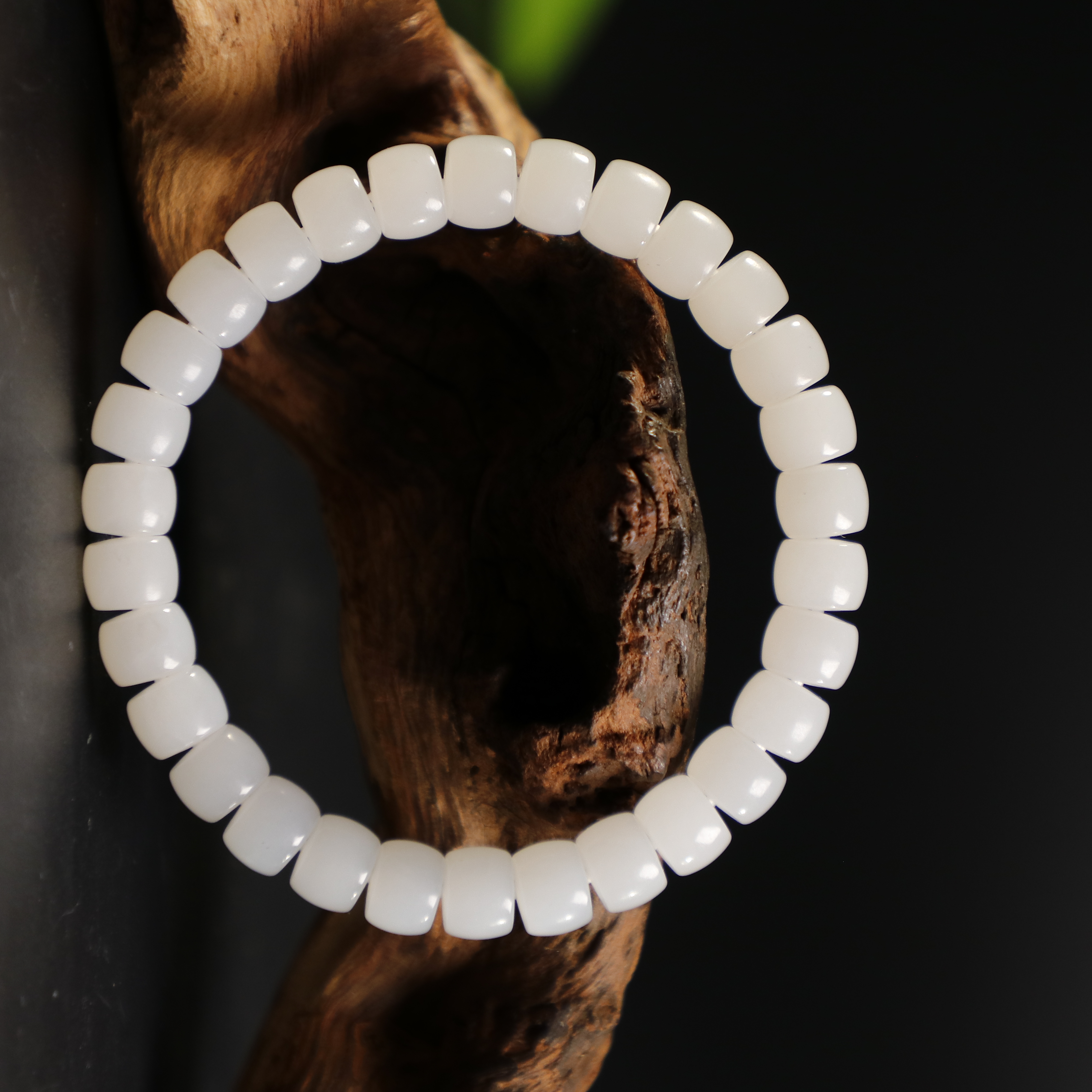 lot8858 和田玉白玉直切手串/云南典藏